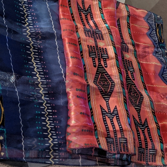 Blue and pink scarf - Picture 2 of 2